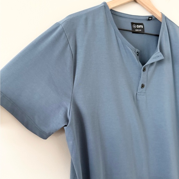 Cuts Curve Hem Short Sleeve Henley in Blue Size XL - Picture 2 of 5